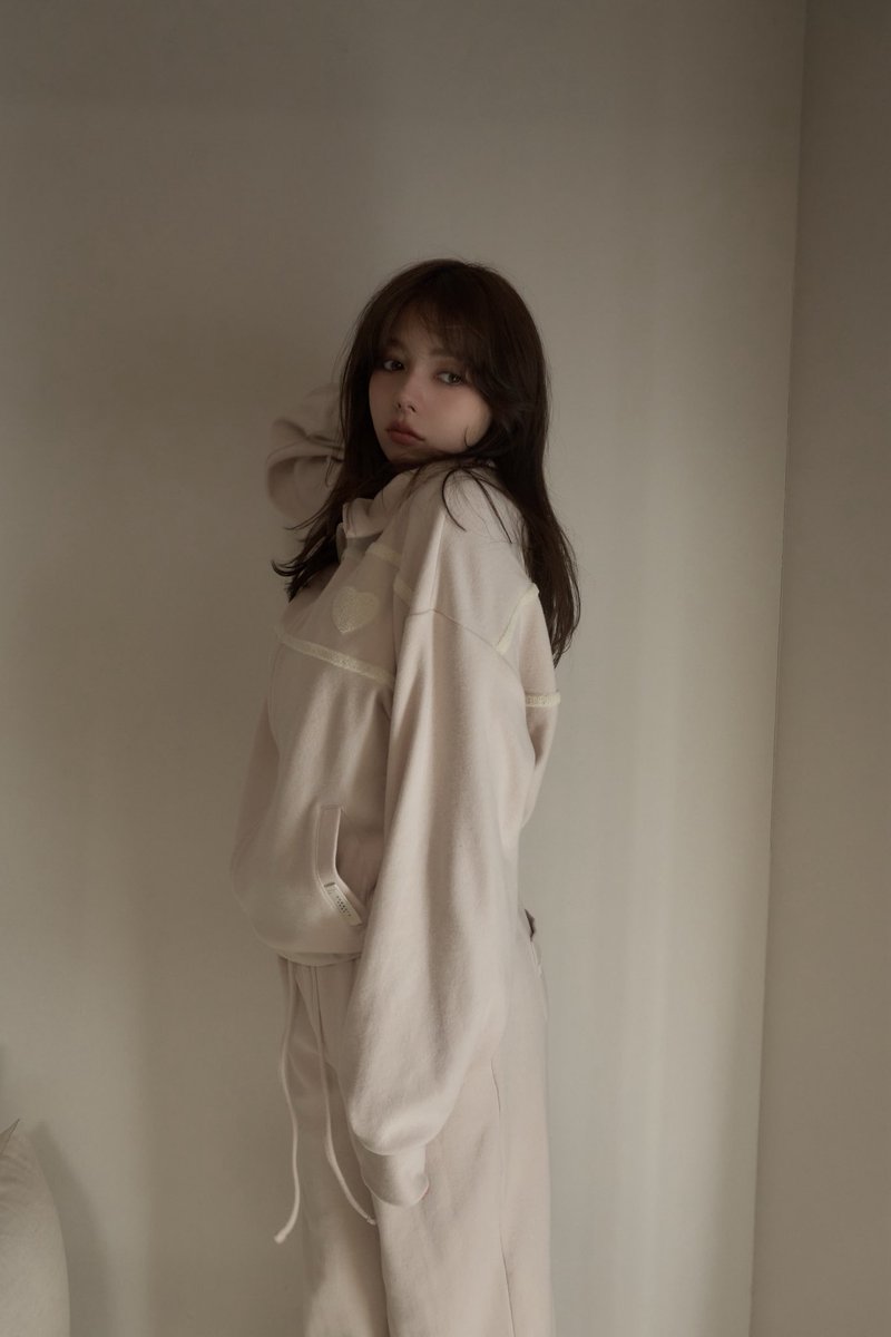 Milky pile heart zip tops color pink beige ¥14300-tax in 気負わず