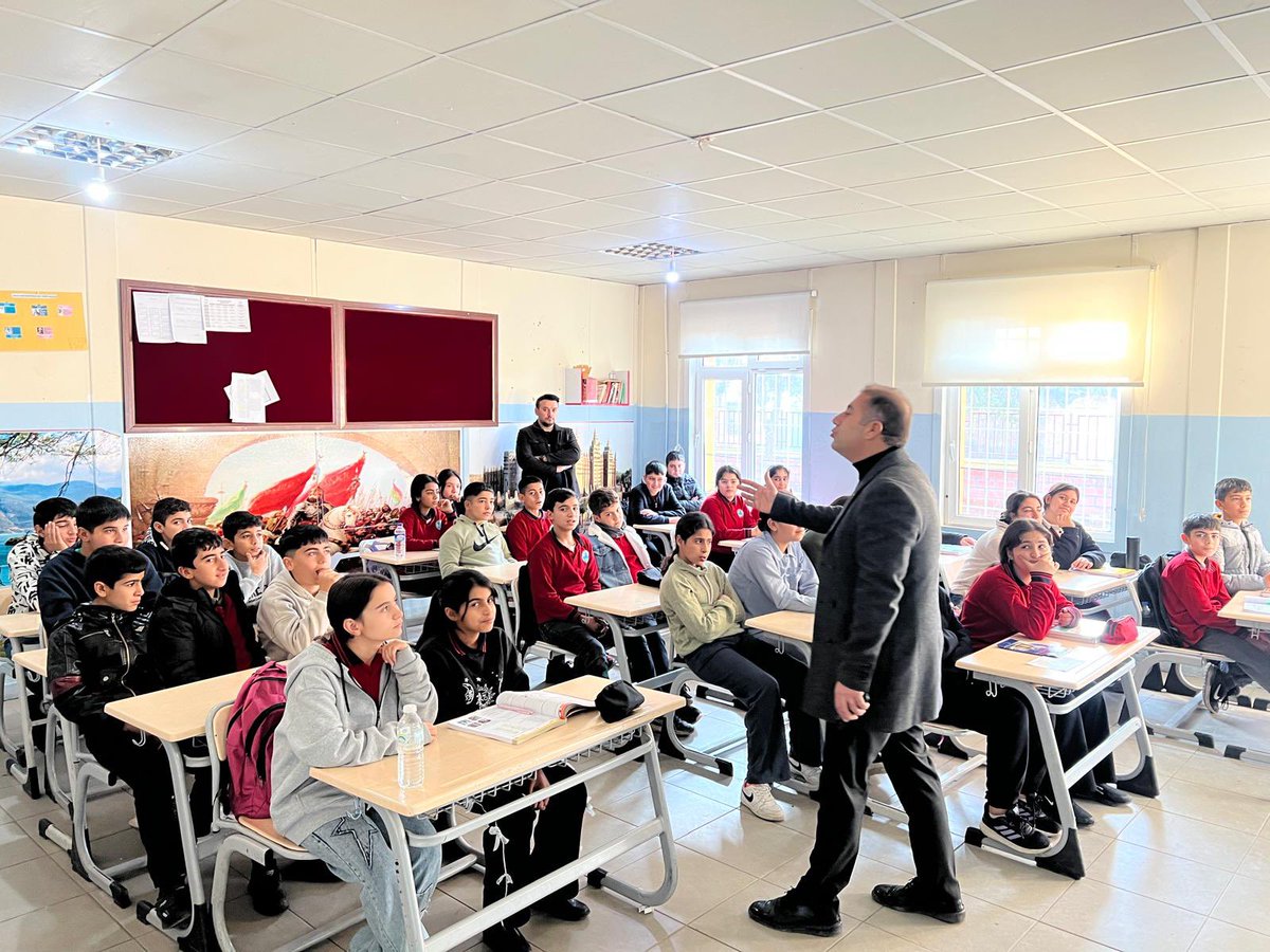KochisarIHO's tweet photo. @GSB_KiziltepeGM tarafından #Hayatadeğerkat kapsamında okulumuzu ziyaret edip öğrencilerimize eğitim verdikleri için kendilerine teşekkür ediyoruz. 
@Yusuf__Tekin 
@tuncay_akkoyun
@mardinilmem 
@kiziltepemem47 https://t.co/oDhDoCaIFc