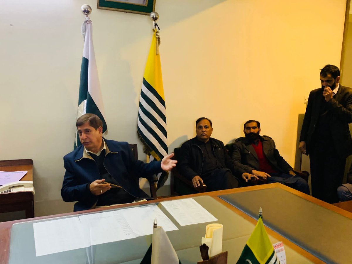 مظفرآباد 
صدر پاکستان مسلم لیگ ن آزاد جموں کشمیر و اپوزشین لیڈر شاہ غلام قادر سے کارکنان کی ملاقات
<a href="/sgqadir/">Shah Ghulam Qadir</a> <a href="/tariqfarooq60/">Tariq Farooq</a> <a href="/DrTariqFazal/">Dr. Tariq Fazal Ch.</a>