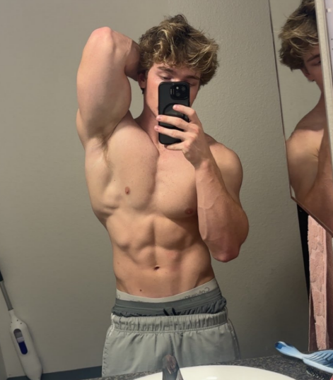 AmericanAlphas1's tweet photo. From now to New Year's I'm counting down my top 25 alphas of 2025...    

#21 @cashmasterc0dy 

perfect body and model looks.  just started and already taking over https://t.co/Hp0duqc3Ys