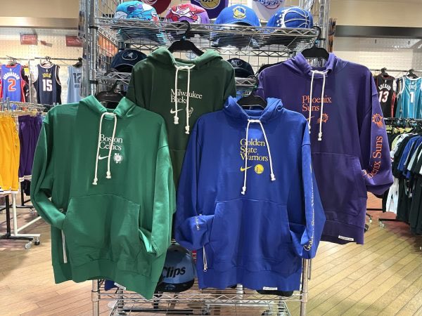 selection_nba55's tweet photo. NBAブログを更新しました！

練習や試合前にピッタリなNIKEフリースパーカーをご紹介しておりますので気になった方はチェック✅

リンク：
https://t.co/tjn2PqSPTq https://t.co/z2c9VUt2Nw