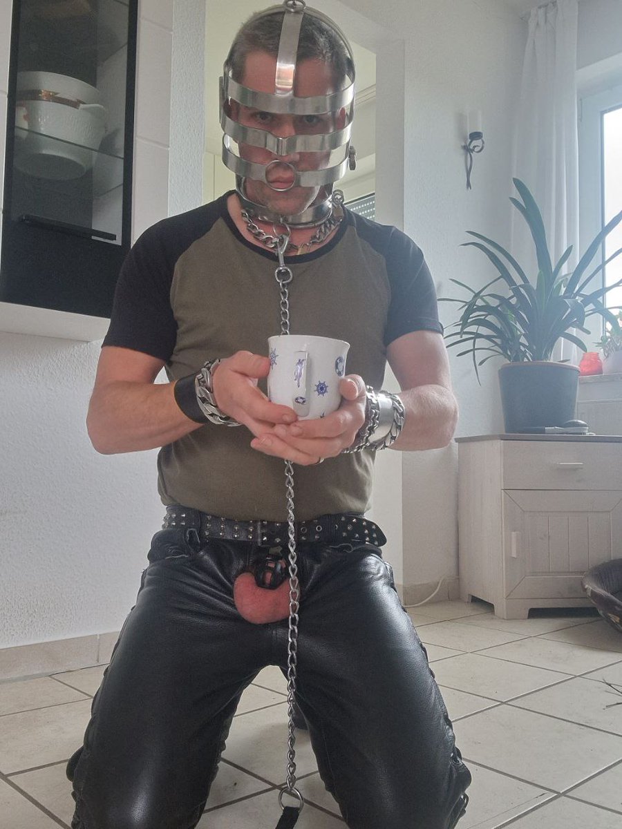 Ich bringe meinem Master <a href="/AlphaMasterGer1/">AlphaMasterGermany 🇩🇪🇬🇧 10K</a> am Morgen seinen Kaffee

I bring my Master <a href="/AlphaMasterGer1/">AlphaMasterGermany 🇩🇪🇬🇧 10K</a> his coffee in the morning