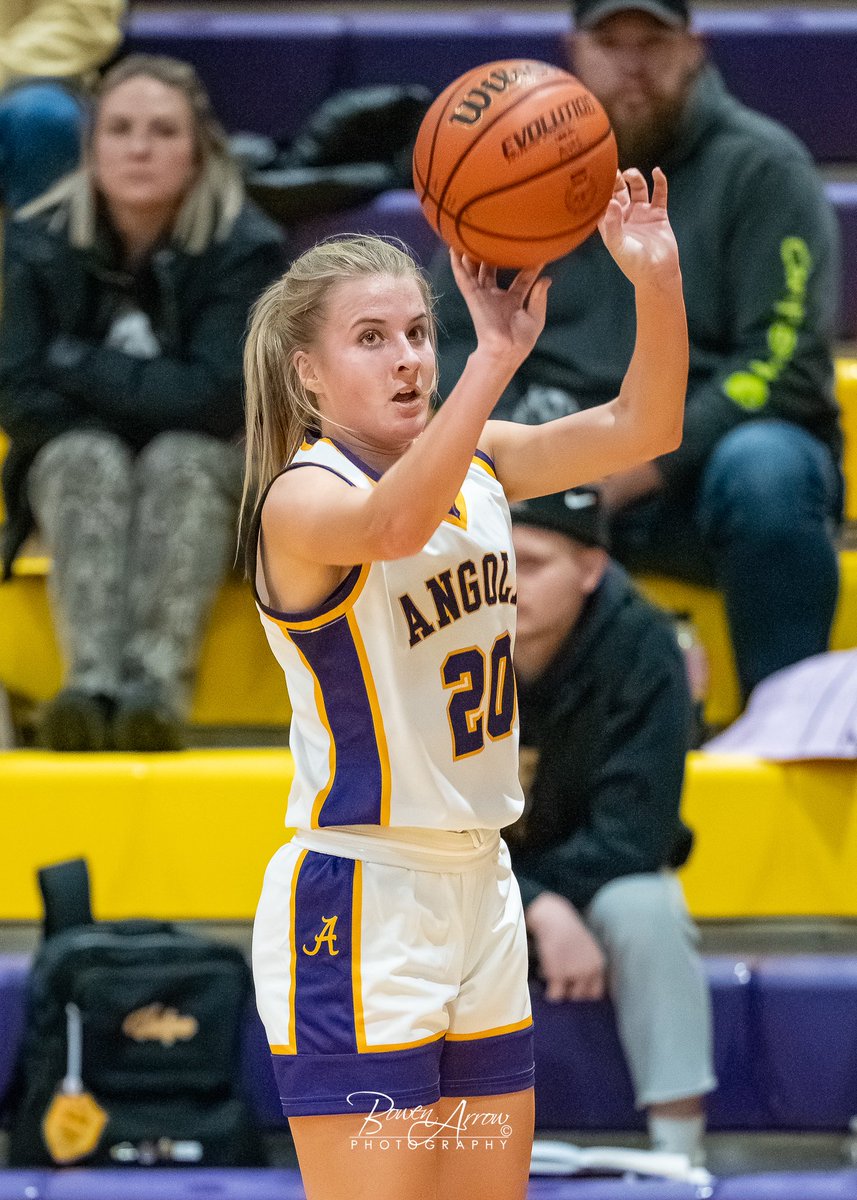 BowenArrowPhoto's tweet photo. Lady Hornets take down the Leo Lions 60-45 at the Hive. #APride https://t.co/rDjyQRlddK