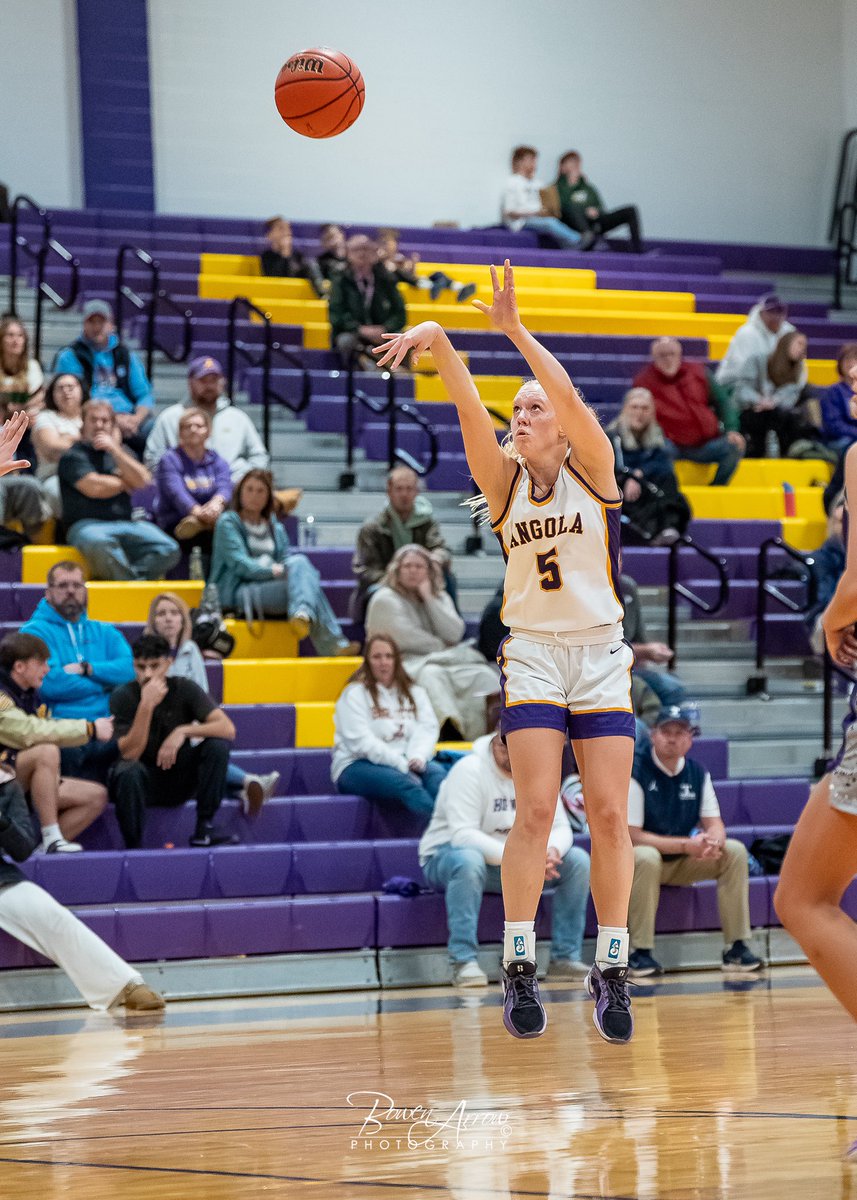 BowenArrowPhoto's tweet photo. Lady Hornets take down the Leo Lions 60-45 at the Hive. #APride https://t.co/rDjyQRlddK