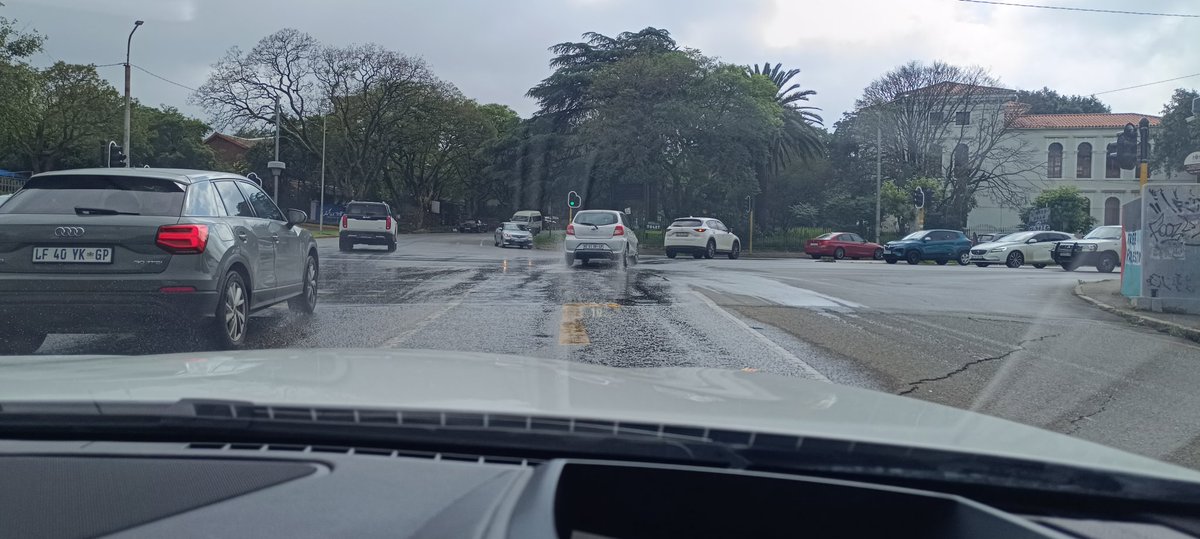 ChristensenZA's tweet photo. @JHBWater water leak under the road. Jan Smuts Ave corner Loch Ave @CityofJoburgZA @MyJRA https://t.co/OF6bMWgOES