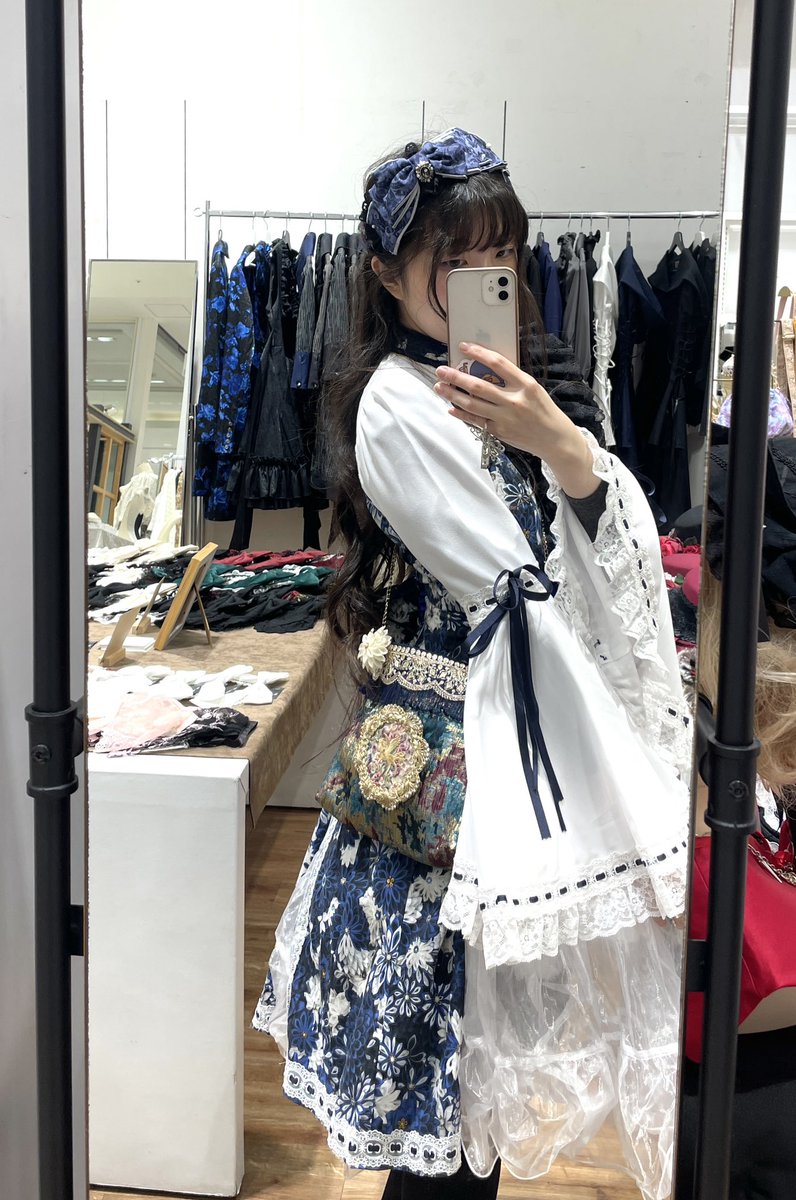 本日 #デコパレ5 はこちらのコーデでスタッフしております🎀
新宿マルイアネックスにてお待ちしております☺️

カチューシャ 製作日和様
バッグ marchenmerry様
リング AYL.様
ビーズ刺繍ブローチ たちばな手芸部様
ヘッドドレス(肩飾りにアレンジ) Happinyass様
ネックレス ichiya様
つまみ細工 cocon