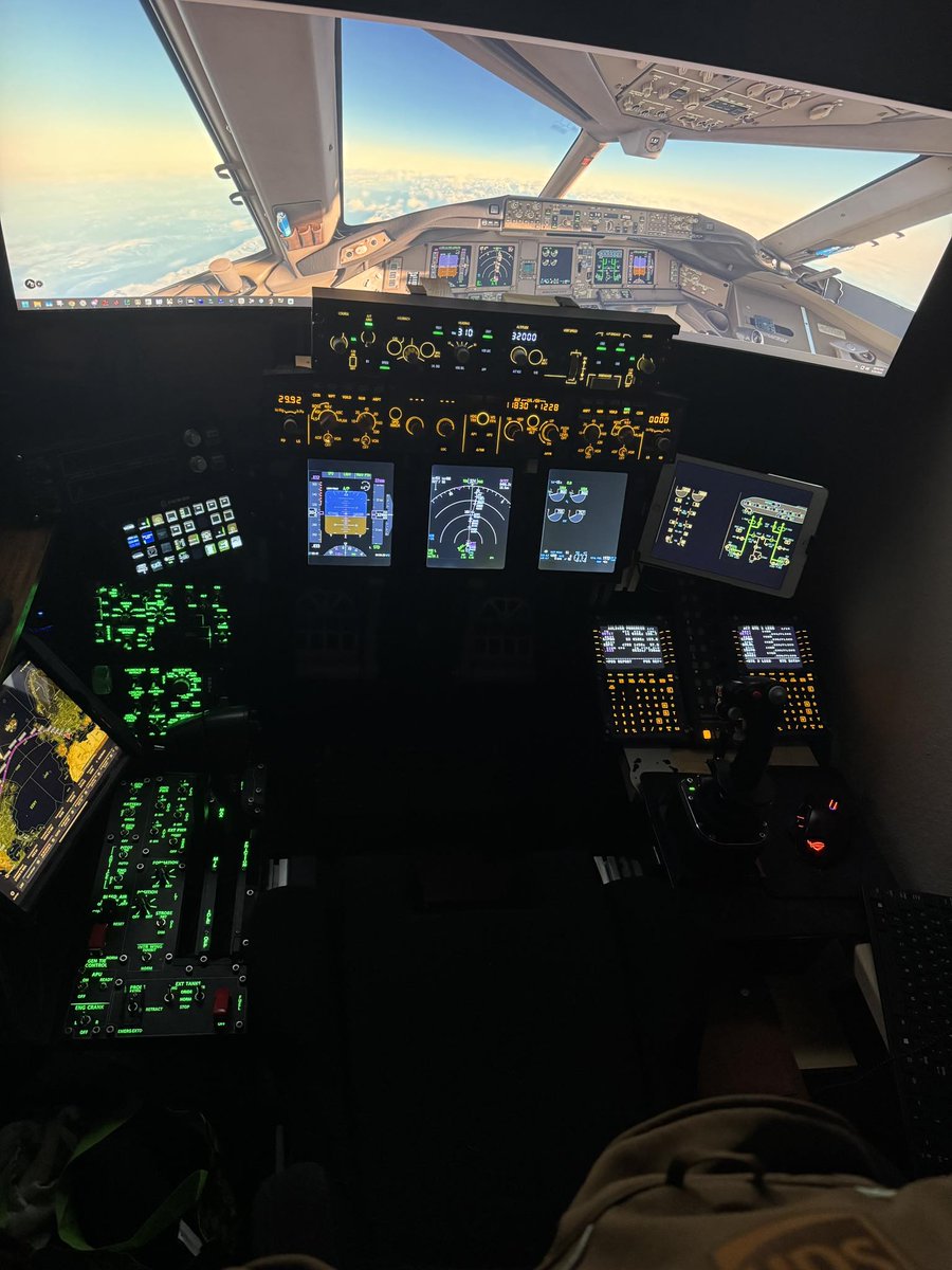 winctrlofficial's tweet image. When you fly both military and civilian flight sims:
#flightsim #aviation #msfs