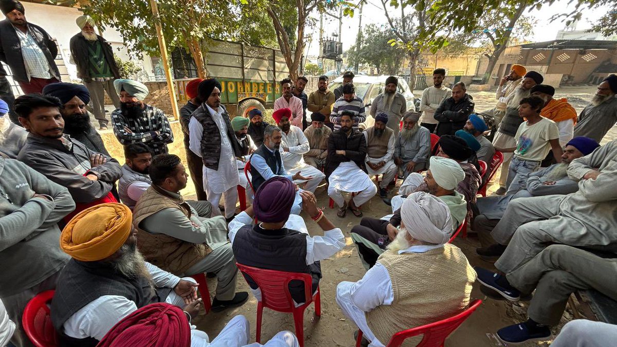 JasDhimanINC's tweet photo. 📍 ਪਿੰਡ ਤੋਗਾਵਾਲ
📍 ਪਿੰਡ ਢੱਡਰੀਆਂ

ਜ਼ਿਲ੍ਹਾ ਪ੍ਰੀਸ਼ਦ ਅਤੇ ਬਲਾਕ ਸੰਮਤੀ ਚੋਣਾਂ ਦਾ ਪ੍ਰਚਾਰ ਕਰਦਿਆਂ ਵੱਖ-ਵੱਖ ਪਿੰਡਾਂ ਵਿੱਚ ਚੋਣ ਪ੍ਰਚਾਰ ਕੀਤਾ। ਸਮੁੱਚਾ ਹਲਕਾ ਕਾਂਗਰਸ ਪਾਰਟੀ ਦੀ ਹਮਾਇਤ ਵਿੱਚ ਡਟ ਕੇ ਖੜ੍ਹਾ ਹੈ।

#jaswinderdhiman #sunam #blocksamiti #jilaparishad #elections https://t.co/1wc9KR4Scb