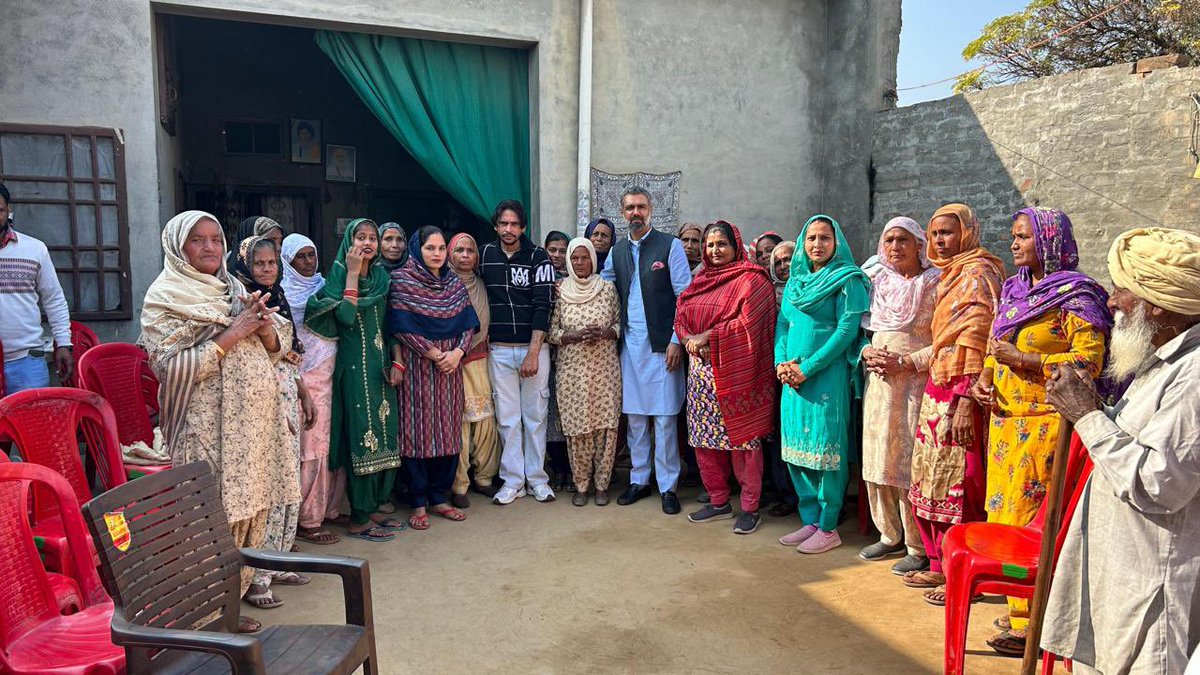JasDhimanINC's tweet photo. 📍 ਪਿੰਡ ਤੋਗਾਵਾਲ
📍 ਪਿੰਡ ਢੱਡਰੀਆਂ

ਜ਼ਿਲ੍ਹਾ ਪ੍ਰੀਸ਼ਦ ਅਤੇ ਬਲਾਕ ਸੰਮਤੀ ਚੋਣਾਂ ਦਾ ਪ੍ਰਚਾਰ ਕਰਦਿਆਂ ਵੱਖ-ਵੱਖ ਪਿੰਡਾਂ ਵਿੱਚ ਚੋਣ ਪ੍ਰਚਾਰ ਕੀਤਾ। ਸਮੁੱਚਾ ਹਲਕਾ ਕਾਂਗਰਸ ਪਾਰਟੀ ਦੀ ਹਮਾਇਤ ਵਿੱਚ ਡਟ ਕੇ ਖੜ੍ਹਾ ਹੈ।

#jaswinderdhiman #sunam #blocksamiti #jilaparishad #elections https://t.co/1wc9KR4Scb