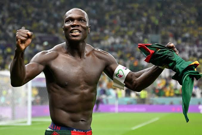 The_Stat_Guy_10's tweet photo. @TouchlineX 🚨CRAZY STAT:Aboubakar: 45 goals in 117 games. Needs 12 more to break Eto’o’s 56

At 0.38 goals per game, he’d need 32 more caps to break the record. He’s 32 years old. The math says Eto’o’s legacy was safe anyway This is pure ego🇨🇲 https://t.co/S0CRPvAyIS