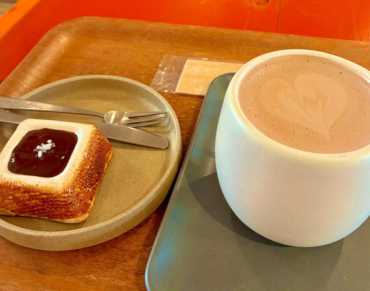 tokyo_kyoto_jp's tweet photo. 歳末の集い #忘年会ランチ
月曜は原宿、火曜は東銀座
きょうは蔵前で
ガイド仲間と歳末懇親会🥂🍻🍶
蔵前 #ダンデライオンチョコレート
🍫ホットチョコレート☕️とスモア
お土産に #シノノメパン
had a great time at the year-end lunch gatherings and the stroll.
#kuramae #ginza #kacho https://t.co/CYXjf9qsyi