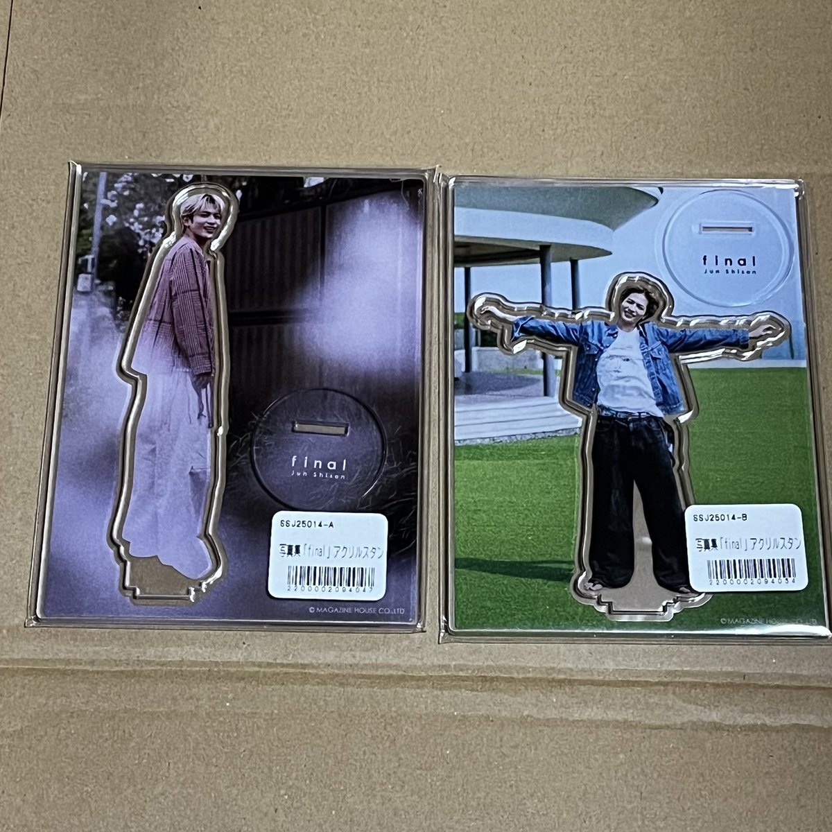 アクスタが 届いた- ̗̀📦 ̖́- めっちゃ可愛い 写真集と 連動してて