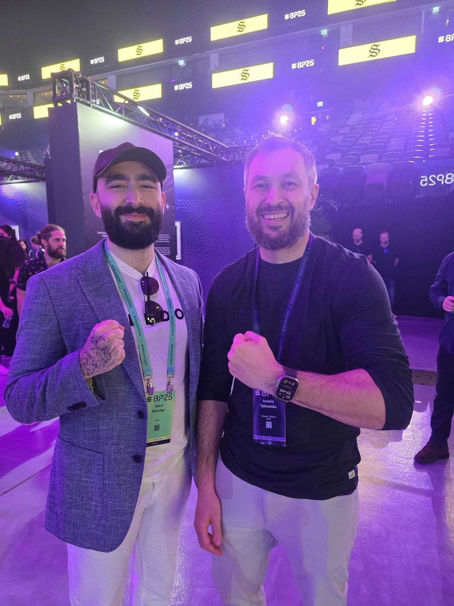 toly's tweet image. Got a selfie with the founder of @solana at breakpoint