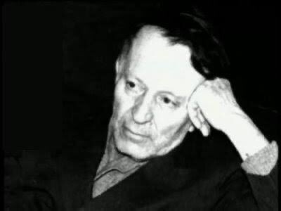 Dimdik durdumu; kırmızı plakası, turkuaz halısı olmuyor insanın; parası pulu, sarayı köşkü de olmuyor...

Ama unutulmuyor da işte!...

Hacıyatmaz “üstad”lara benzemedi hiç...

O, “bir ülkünün mehâbetinin zirvesinde”ydi...

Siz neredesiniz?!...