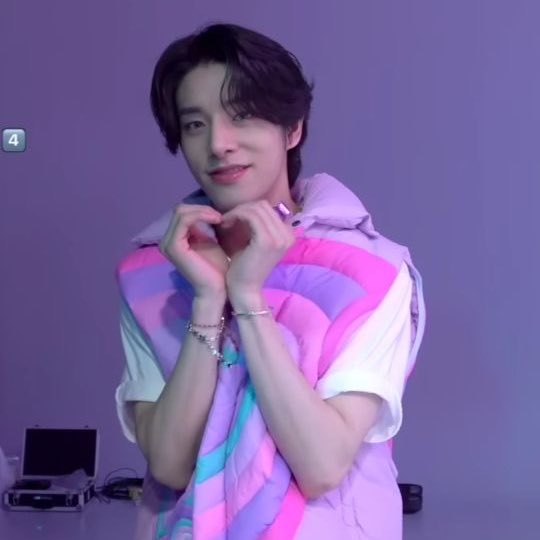 JERRI GOT A NEW OUTFIT #SIMJERRI 💗