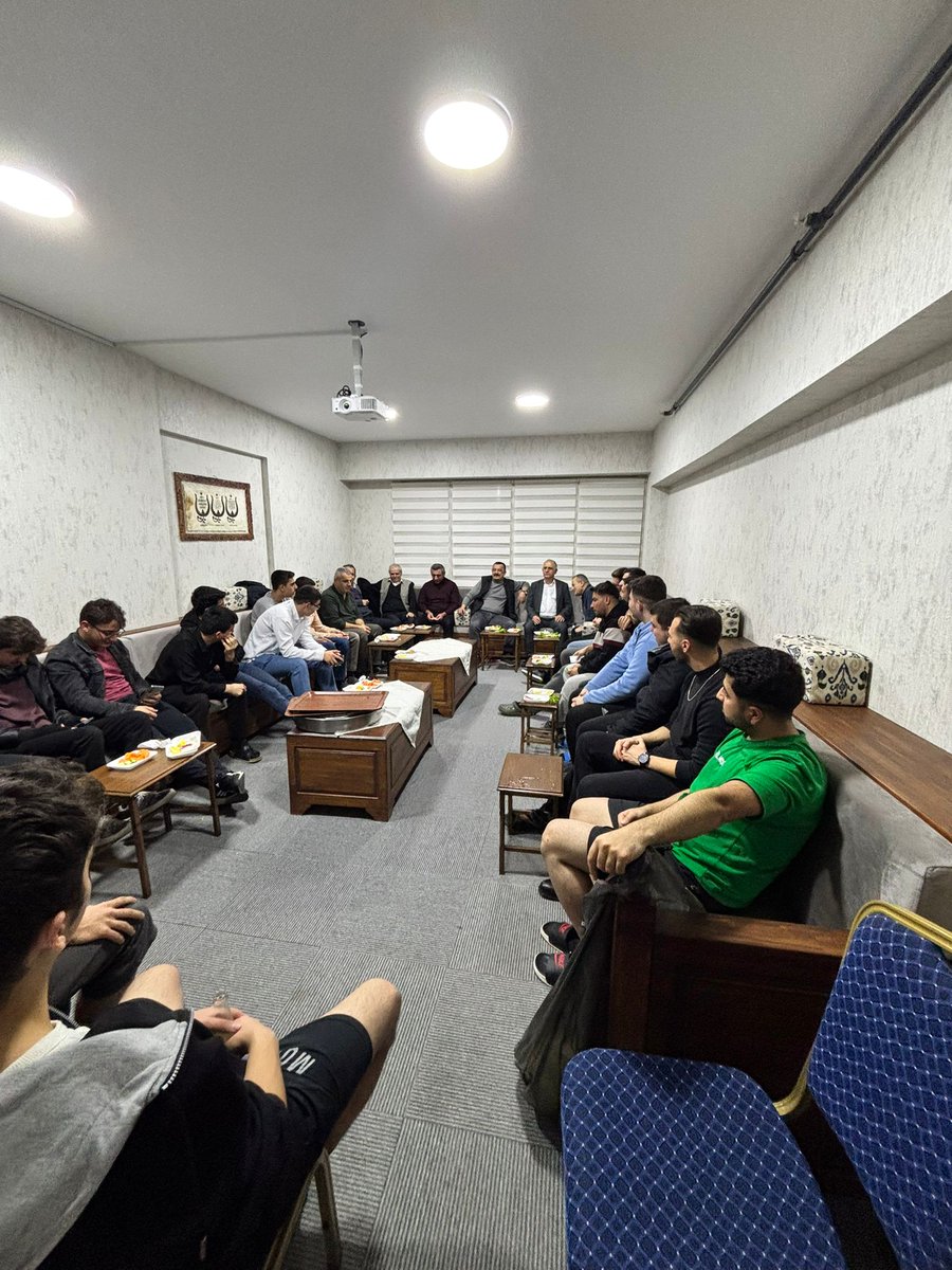 📍KASTAMONU YURDU

Görme Engelliler Derneği üyelerini yurdumuzda misafir ettik. Akşam yemeğinin ardından has odamızda samimi bir sohbet programı gerçekleştirdik.