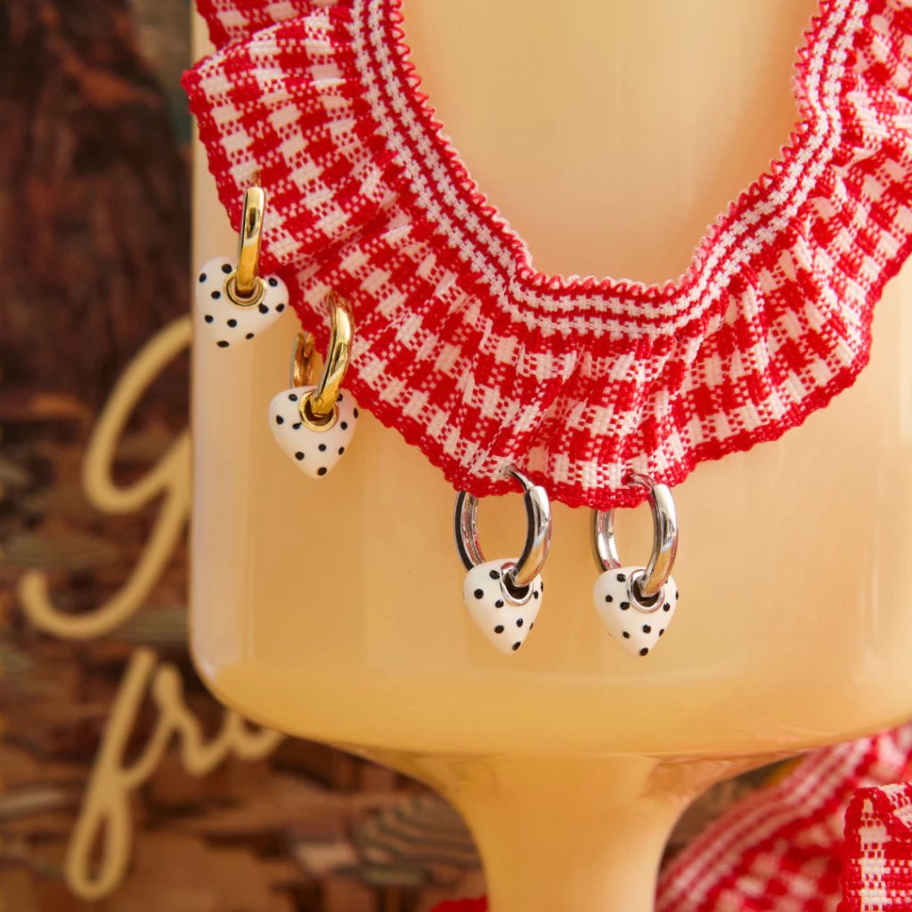 itfeelstory's tweet image. แบรนด์ที่กำลังอินช่วงนี้ ชอบความเรียบหรูดูแพง ใส่ง่าย ไม่หวานเกิน ออกแนวดูแกลมแบบเรียบๆ ลูกคุณมากก มีลูกเล่น น่ารัก ราคาแค่ 200-300