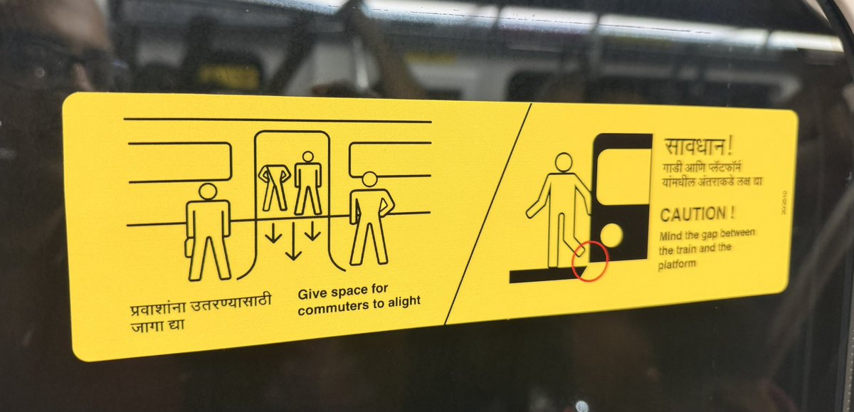 pooja9299's tweet photo. @akshaykumar  found you on Mumbai Metro. 😝
#sarkatekaaatank #stree https://t.co/xrGFgO7kDD