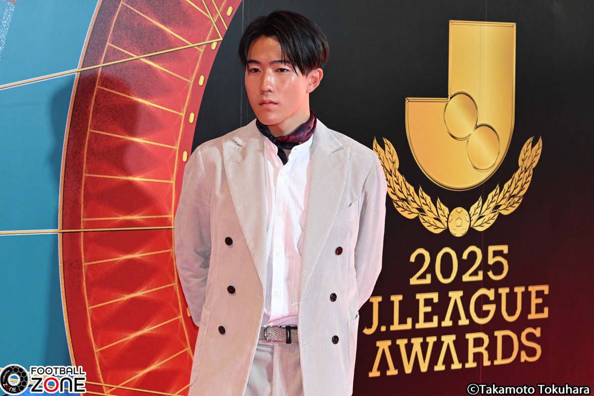 今季のベストヤングプレーヤー✨ 佐藤龍之介は 白のスーツ姿で登場しま