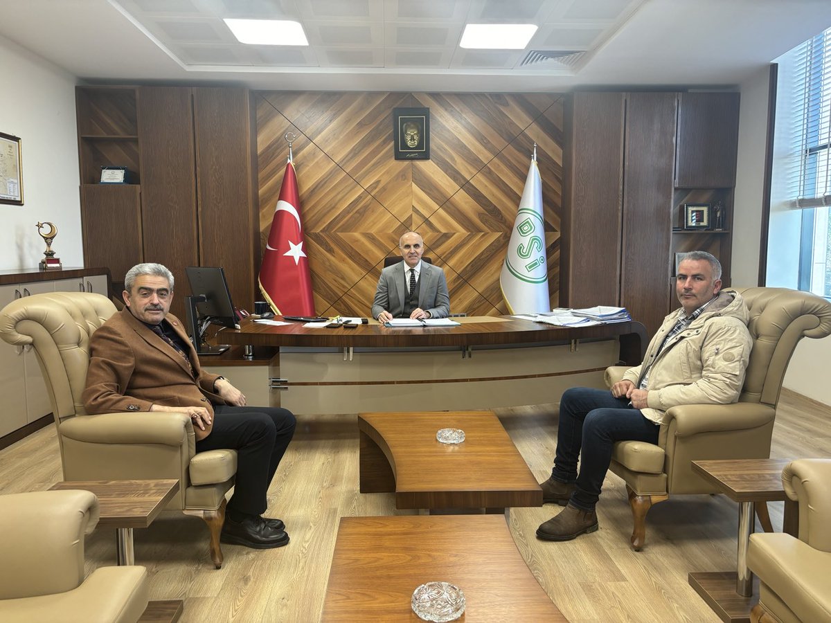 DEĞERLİ ARKADAŞLARIM AYDIN DSİ BÖLGE MÜDÜRÜM BİROL ÇINARI MAKAMINDA ZİYARET ETTİK.BİROL MÜDÜRÜME İLGİ VE ALAKASINDAN DOLAYI TEŞEKKÜR EDER SEVGİ VE SAYGILARIMI SUNARIM.HAYIRLI GÜNLER.