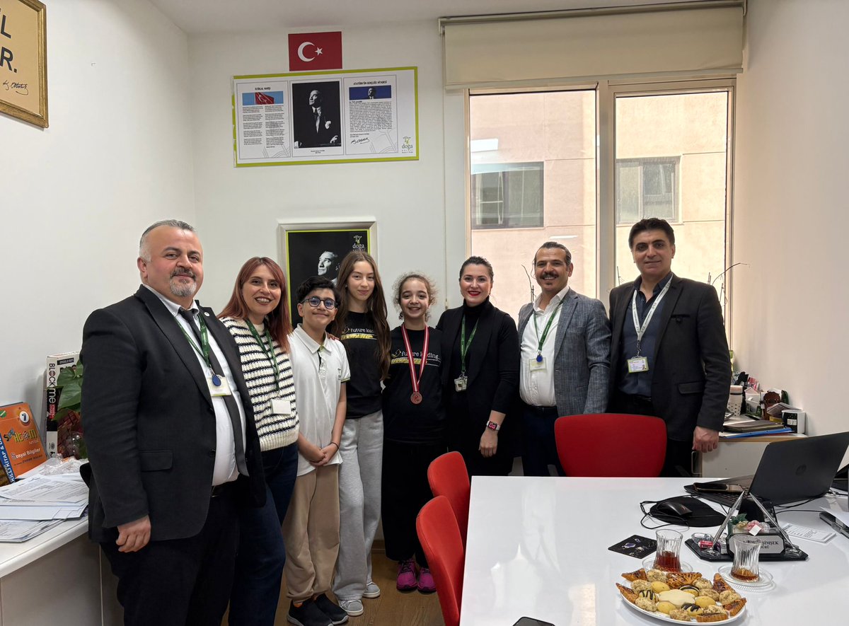 Halkalı Doğa Koleji Ortaokulu öğrencilerimizden 5. Sınıf öğrencimiz Defne Sucuoğlu, 6. Sınıf öğrencimiz Emre Aydın ve 7. Sınıf öğrencimiz Ezgi Lina Yılmaz’ı dansta başarı gösteren ve bizi temsil eden siz değerli öğrencilerimizle gurur duyuyor, başarılarınızı destekliyoruz. ❤