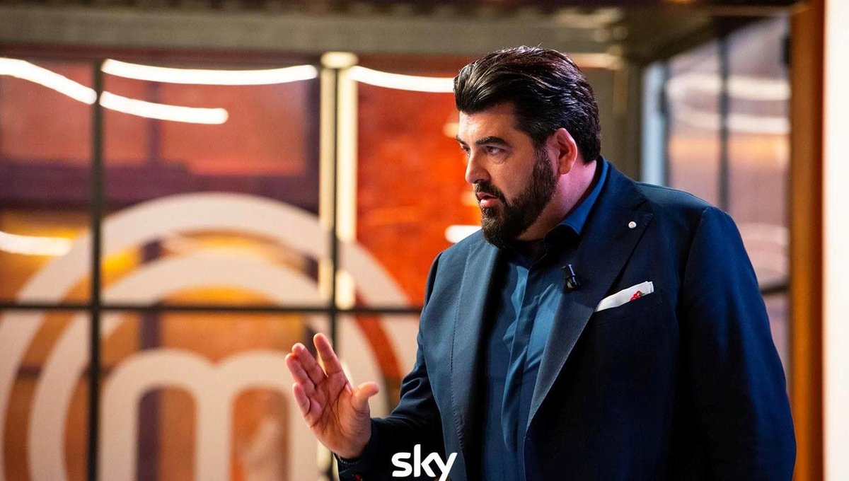 IlGustoit's tweet image. Masterchef, la parola a Cannavacciuolo: “Vi rivelo chi è il concorrente che mi ha colpito di più” dlvr.it/TPlnR4