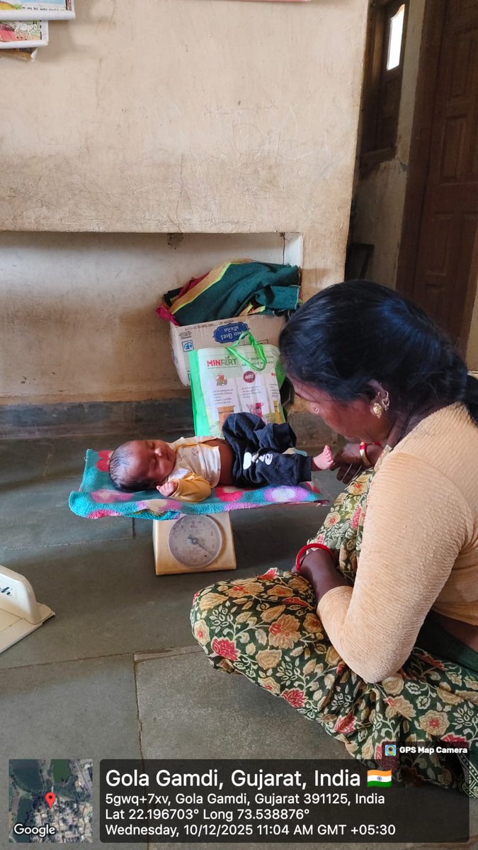 SbccSankheda's tweet photo. તા.૧૦/૧૨/૨૦૨૫ નાં રોજ ગોલા ગામડી આગણવાડી કેન્દ્ર ખાતે મમતા સેશન સુપર વિઝન તેમજ પોષણ ટ્રેકટ અંતર્ગત આગણ વાડી કાર્યકર અને આશા બહેનને  જરૂરી ડેટા એન્ટ્રીકરવા માટે  ભેગા થઈ ને  ડેટા લઈ ને પોર્ટલ માં એન્ટ્રી કરવા માટે જરૂરી સમજ આપી https://t.co/8eYcVfDZ1u