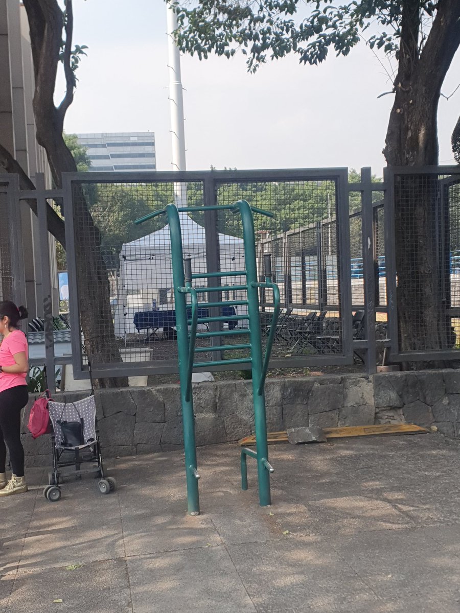thempinces's tweet photo. @LuisMendozaBJ Dos días cerrado, martes y miércoles y ya no hay vacunas para la rabia, creo que las personas que ponen al frente de estas campañas dan un pésimo servicio y son muy déspotas. https://t.co/lT6Z4JcX3f
