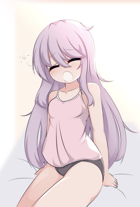 寝起きウルスラ
ぽけーっとしてる彼女を
学校へ行ける状態に持っていくのは
お兄ちゃんの大切な役目! 