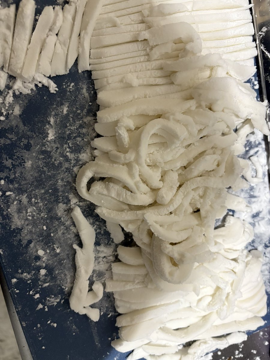 ayaanonno's tweet photo. 大敗退した初めての米粉うどん製作
食器のおかげで雰囲気◎ https://t.co/V1eJfkDtSZ