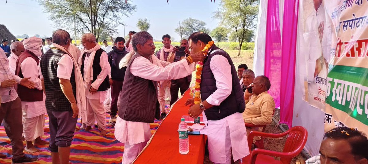 ErHansrajMeena's tweet photo. आज मेरे निर्वाचन क्षेत्र सपोटरा के भरतून में आयोजित भव्य कार्यक्रम के दौरान भरतून से खेजडापुरा – मोतीपुरा – हरिसिंहपुरा तक बनने वाली सीसी सड़क निर्माण कार्य का उपस्थित गणमान्यों के साथ शिलान्यास किया।

इस अवसर पर उपस्थित सम्मानित ग्रामवासियों को संबोधित करते हुए मैंने कहा कि https://t.co/wGg2CD0srj