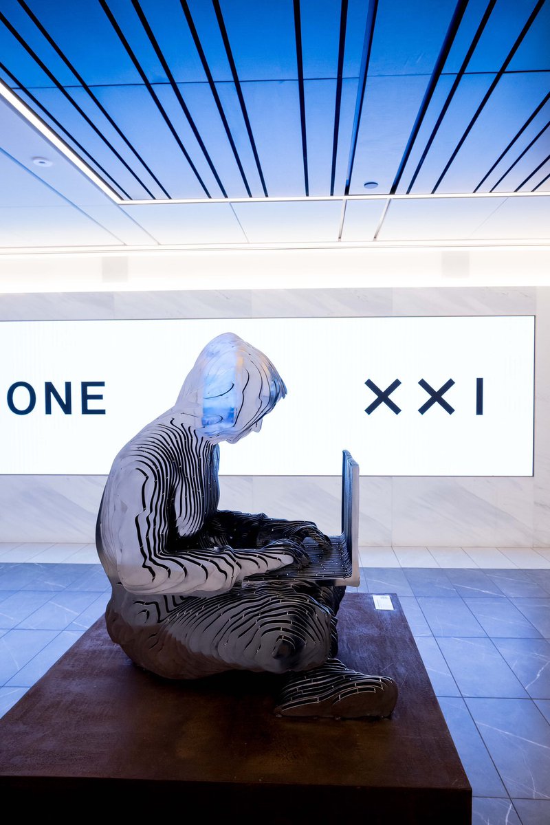 sarteri's tweet photo. Bitcoin’s ghost entered global finance temple. $XXI now live on the @NYSE with 43,500+ BTC. Backed by @tether, @jackmallers, @bitfinex, @SoftBank. And the Satoshi statue by @satoshigallery entered the Exchange, to stay. https://t.co/CQ4urYLhra