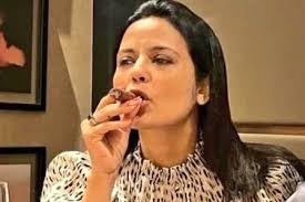 Warlock_Shubh's tweet image. What's the first thing comes to your mind when you see TMC MP Mahua Moitra?