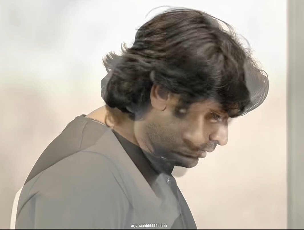 பரிச்சயம் இல்லாதவர்கள் கூட ஆறுதலாய் இருக்கும்போது,
அருகில் இருப்பவர்கள் அந்நியர்களாகி விடுகிறார்கள் 💯💔