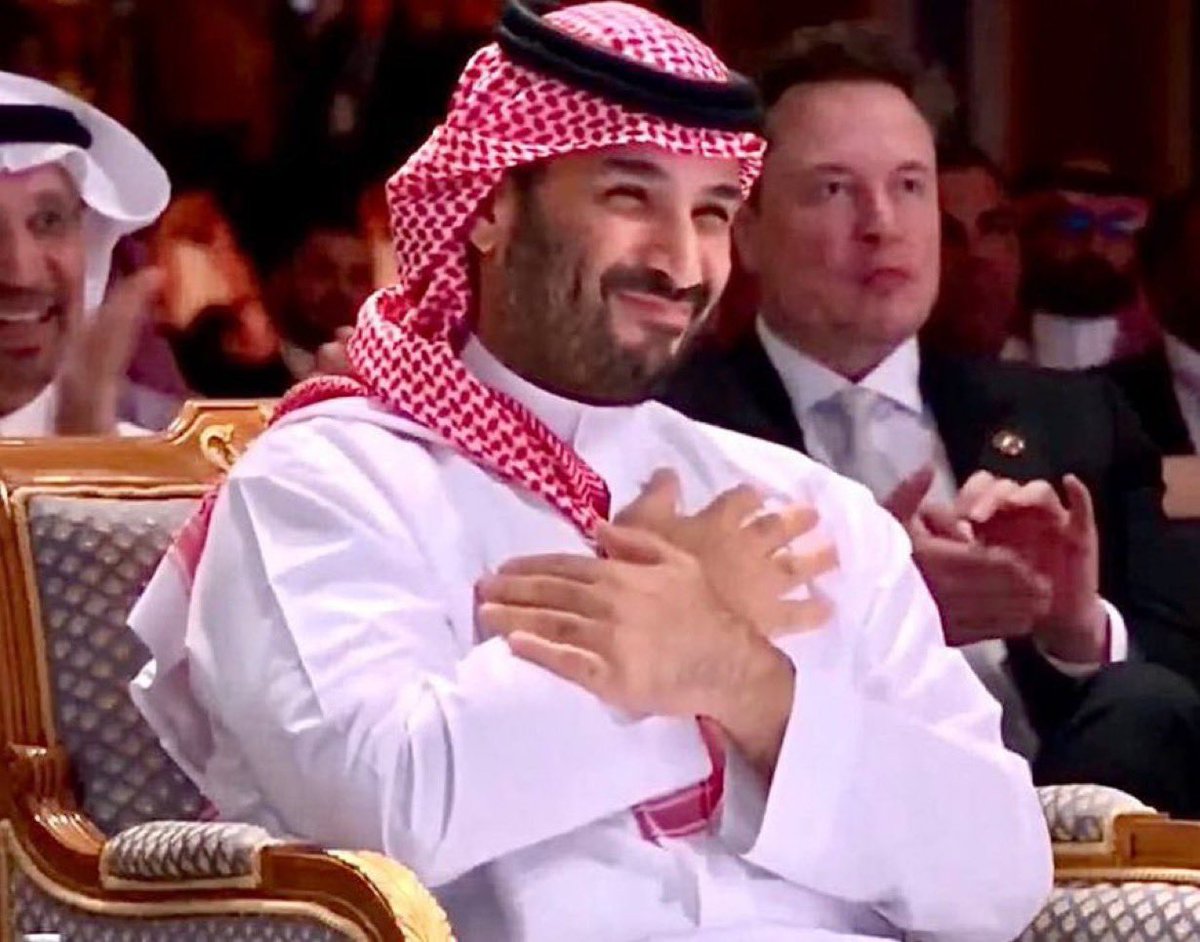 #زعيم_الشرق_الأوسط من دون منازع..تربع على عرش السياسة في الشرق الأوسط بحنكته وعمله ورؤيته وجهوده من أجل قضايا العرب والمسلمين والمنطقة..
فأصبح أيقونة ورمزا وملهما لكل الشباب..
وعمل على رفعة بلده وحل كل قضايا الشرق الأوسط.
وله الفضل الأكبر في رفع العقوبات عن سوريا وله كل الشكر منا