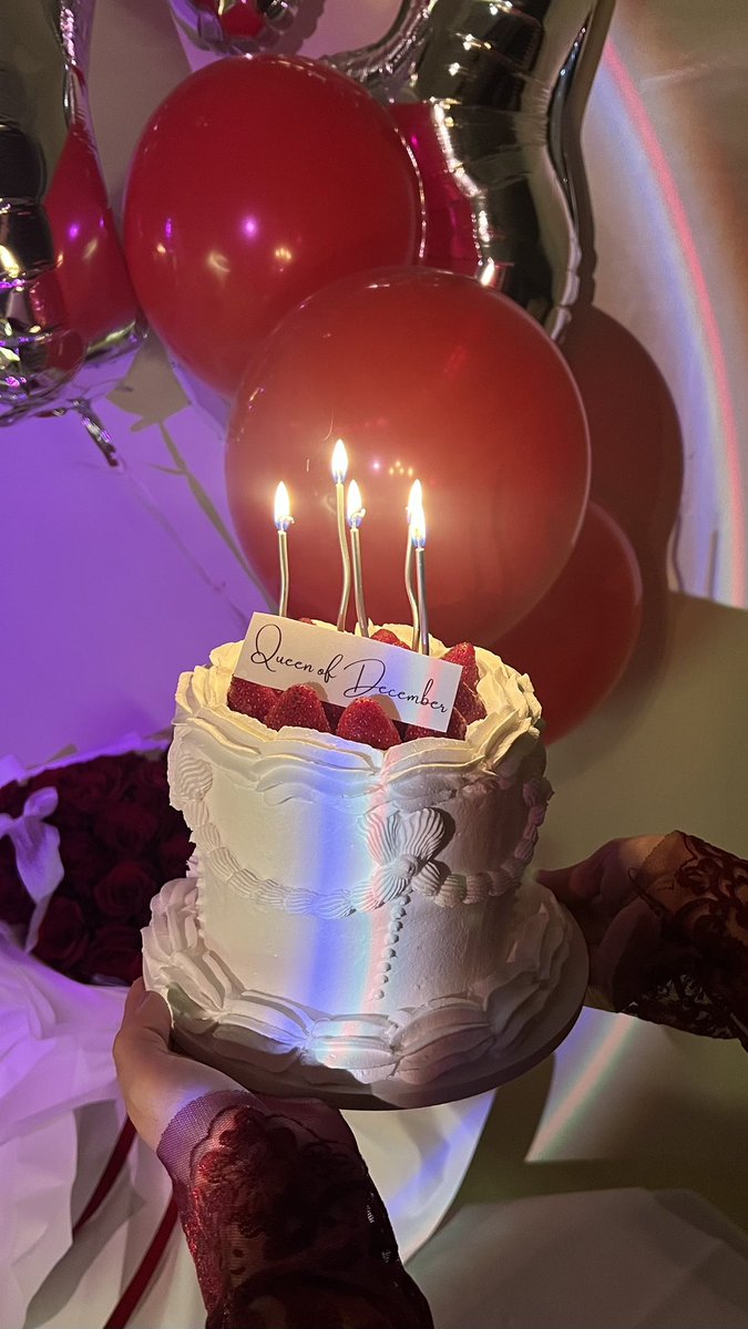 aslibafoo's tweet photo. Happy birthday to me♥️✨. https://t.co/k5PAw97vYt