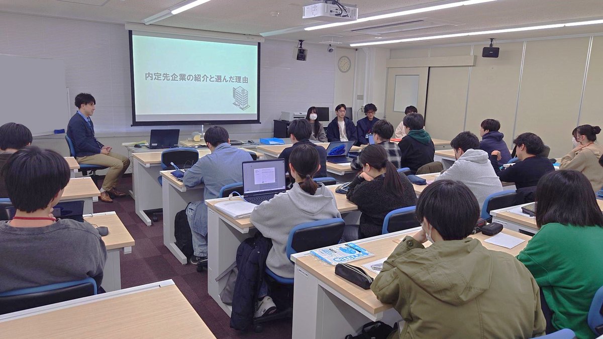 現在就職活動を行っている学生へ、先輩学生が就活のエピソードを話にやってきました❣
就活をしている皆さんは、真剣に聞いており、様々な質問も投げかけている様子でした！

これからもJOHOは皆さんのことを全力で応援します💪
先輩の皆さん、ありがとうございました🌟
#JOHO
#IT専門学校
#就活