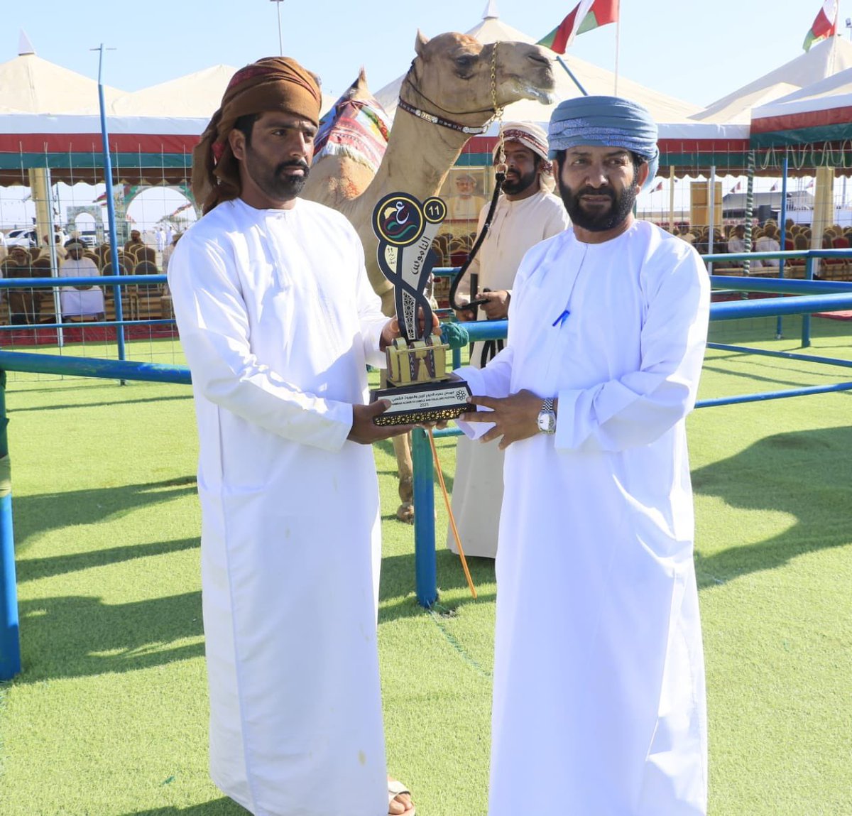 HamraAldrooa's tweet photo. صور من تكريم الفائزين في سن الثنايا 
#مهرجان_حمراء_الدروع_للإبل_والموروث_الشعبي_الحادي_عشر https://t.co/cPJHRj2sAS
