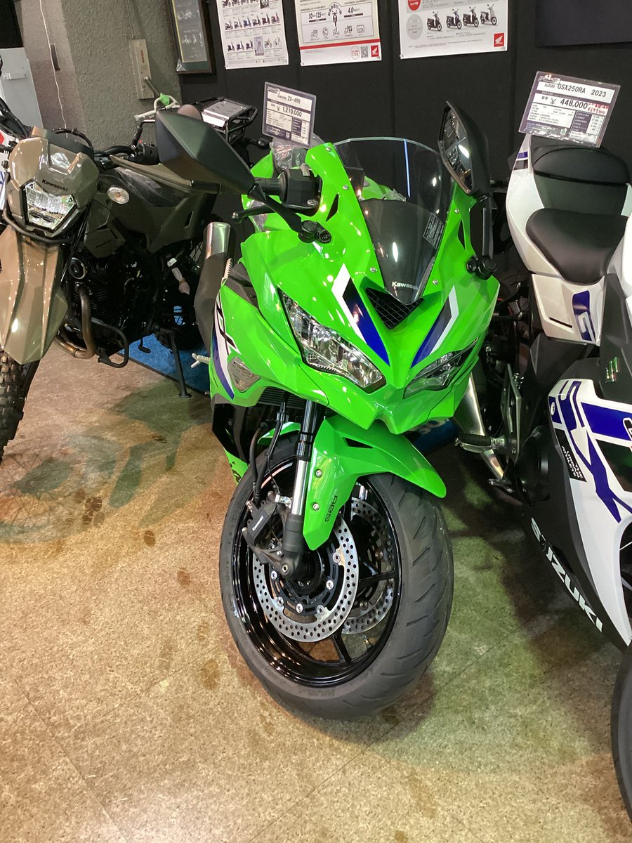 ZX4R