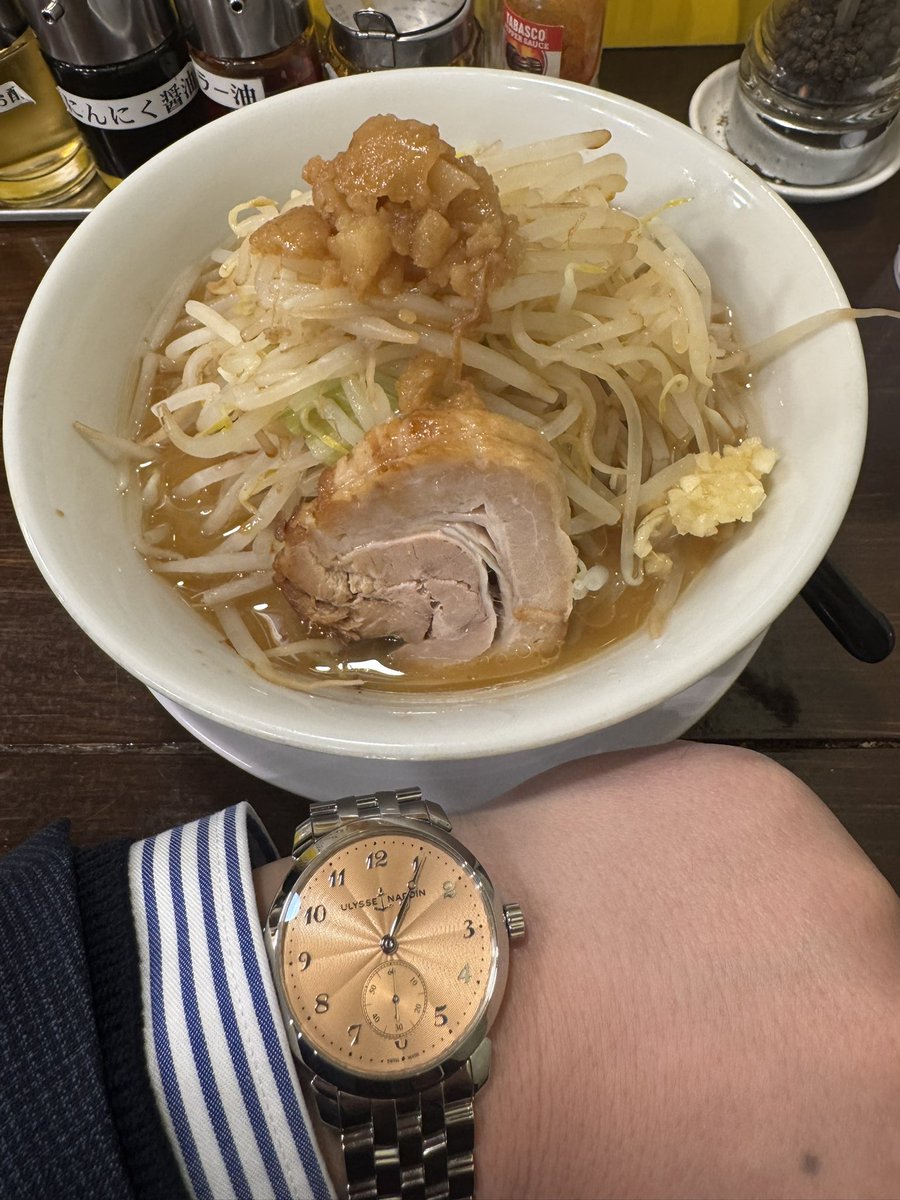 BobsonWatch's tweet image. 打ち合わせおわったのでニンニク補充🧄🥺