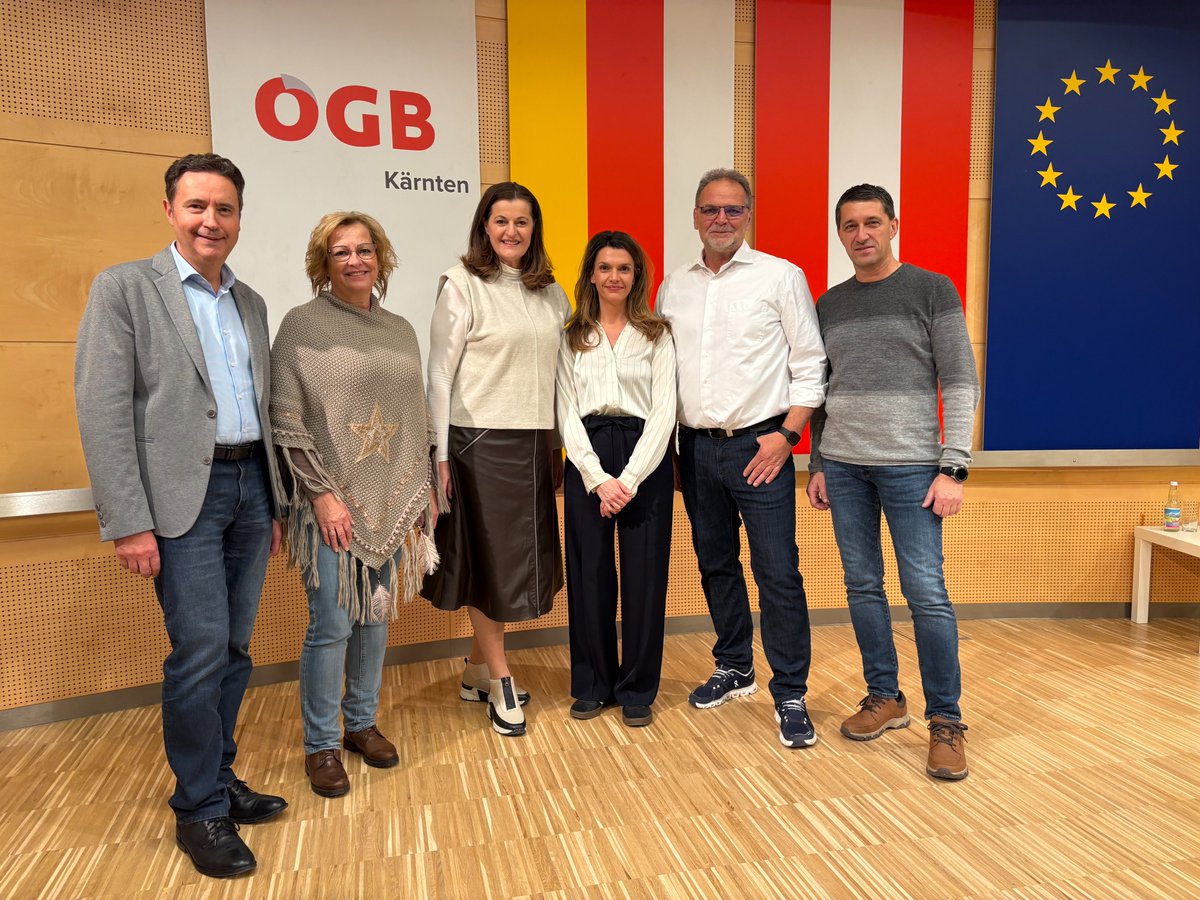 RaunigMichael's tweet photo. Gestern bei der politischen Jahresanalyse von Willi Mernyi &amp; Barbara Blaha: Witzig, scharf und treffend. 2025 wurde seziert – Skandale, Absurdes, Vergessenes. Zwischen Lachen &amp; Kopfschütteln blieb klar: Die Realität ist verrückter als jede Satire. Ein Abend zum Nachdenken. https://t.co/yvxj0pEQKS