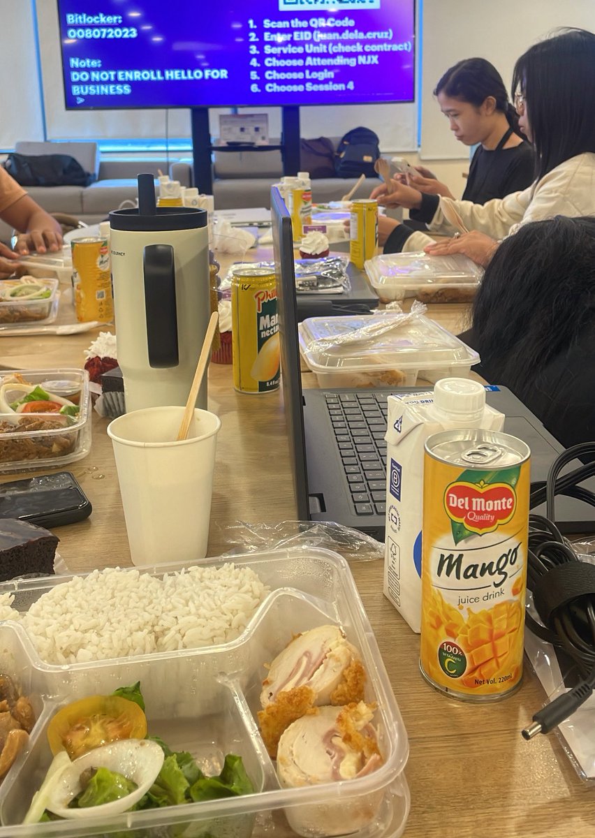 chetabiii's tweet image. Mu work kay naay free food  ✅🤣♥️