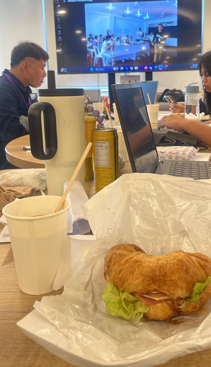 chetabiii's tweet image. Mu work kay naay free food  ✅🤣♥️