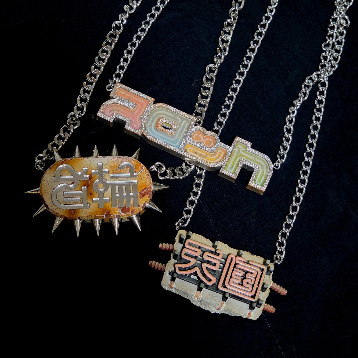 セルビア行ってる時 注文してた可愛すぎるネックレス届いたー😍 3つに