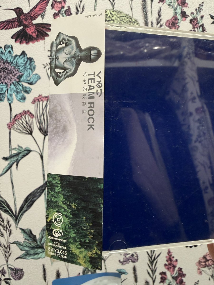AltImRecords's tweet image. くるりの『TEAM ROCK』
ひっさびさにCDのオビ見たら、
若者的最高峰って書いてあるけど、
これパチモンか？

あと帯の裏に謎の文字書いてあるし❓

#くるり #TEAMROCK #若者的最高峰