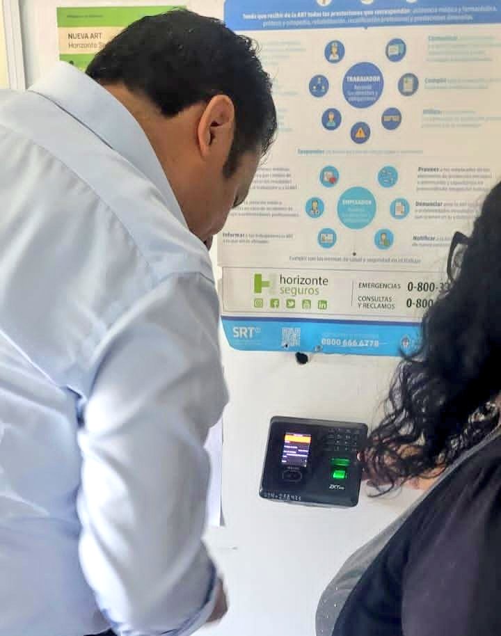 Tal cual lo había anticipado, <a href="/OLlancafilo/">Osvaldo Llancafilo</a> se presentó hoy a tomar posesión de su cargo de planta permanente, como lo haría cualquier trabajador luego de cumplir funciones de mayor jerarquía.