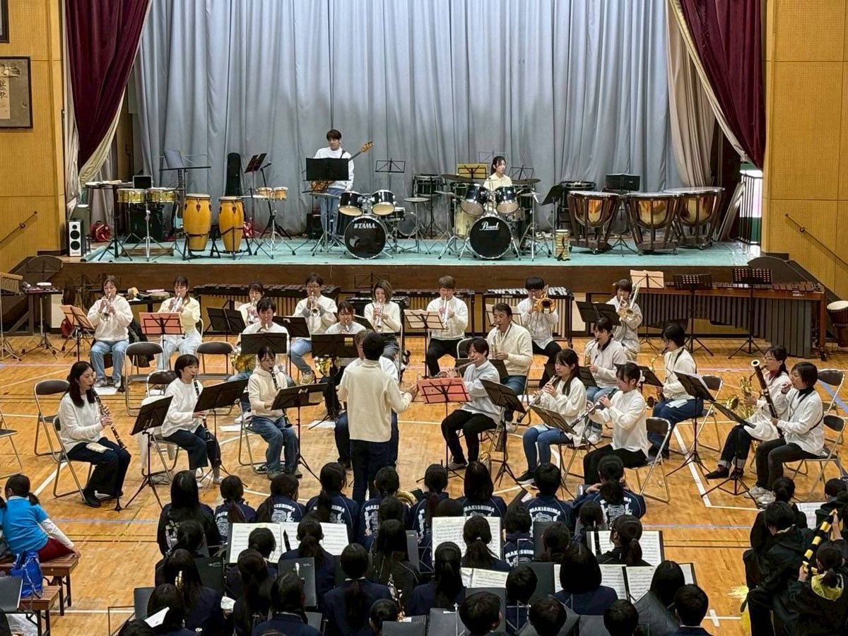 ryukoku_sb's tweet photo. こんばんは！
12/7(日)宇治市立槇島小学校体育館にて開催されました
槇島音楽祭に出演いたしました！
地域の方々やたくさんのお客様がお越しくださり、暖かな雰囲気の本番になりました！
共演者の皆様、お越しくださったお客様、ありがとうございました🌟 https://t.co/ObhOVxEAm3