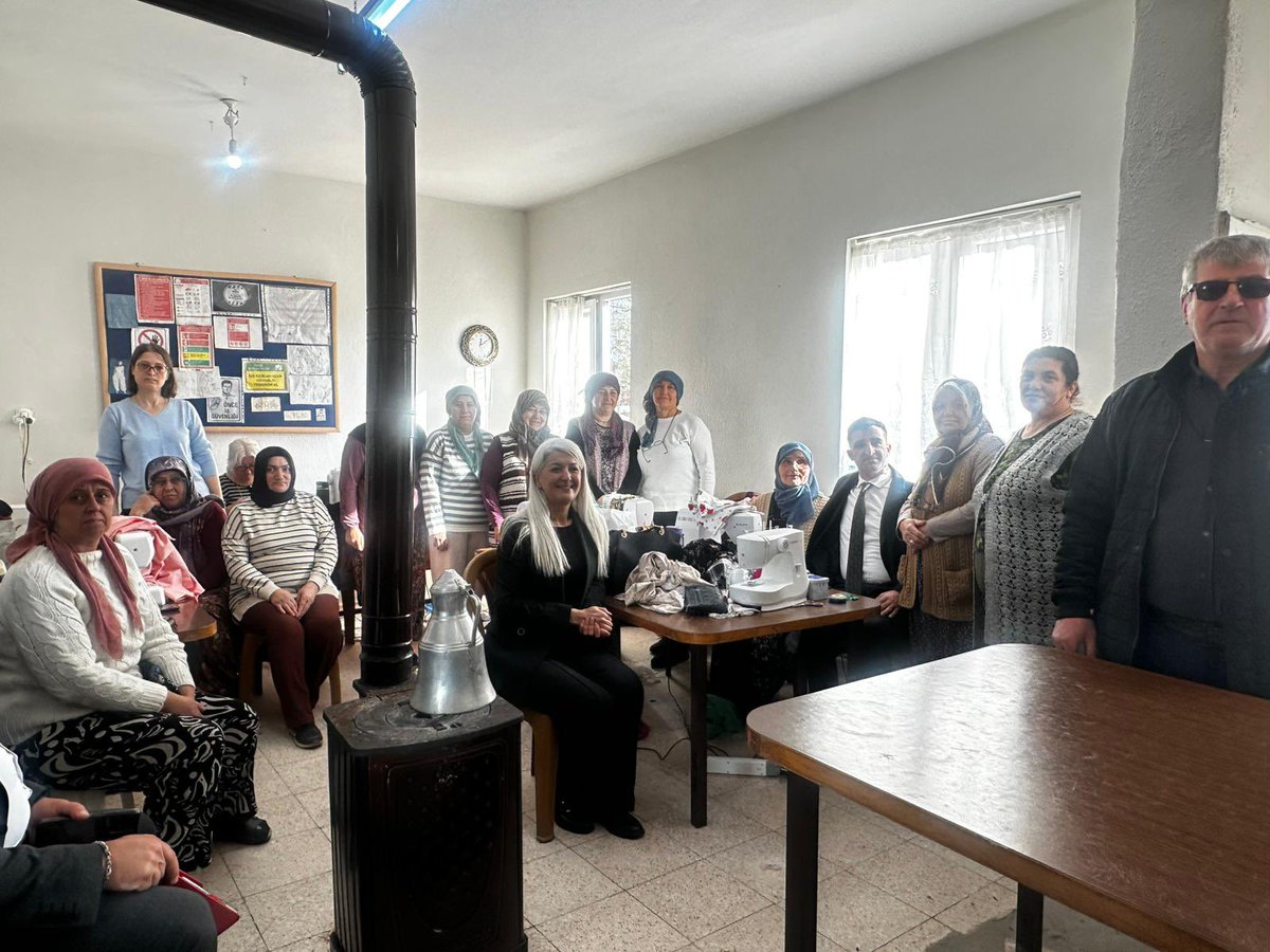 İpsala Kaymakamımız Sayın Ömer Sevgili, İlçe Millî Eğitim Müdürümüz Sayın Zeynep Koçak Uyanık ve İbriktepe Köyü Muhtarı Sayın Hüseyin Gören ile birlikte İbriktepe’de açılan dikiş kursunu ziyaret etti.

Ziyaret kapsamında kursiyerlerle bir araya gelinerek yapılan çalışmalar