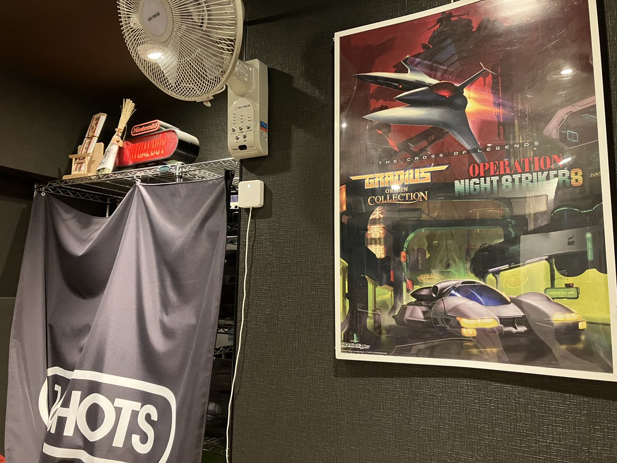 ナイトストライカー グラディウス コラボ ポスター 16SHOTS @16SHOTS では「グラディウス」と「ナイトストライカー