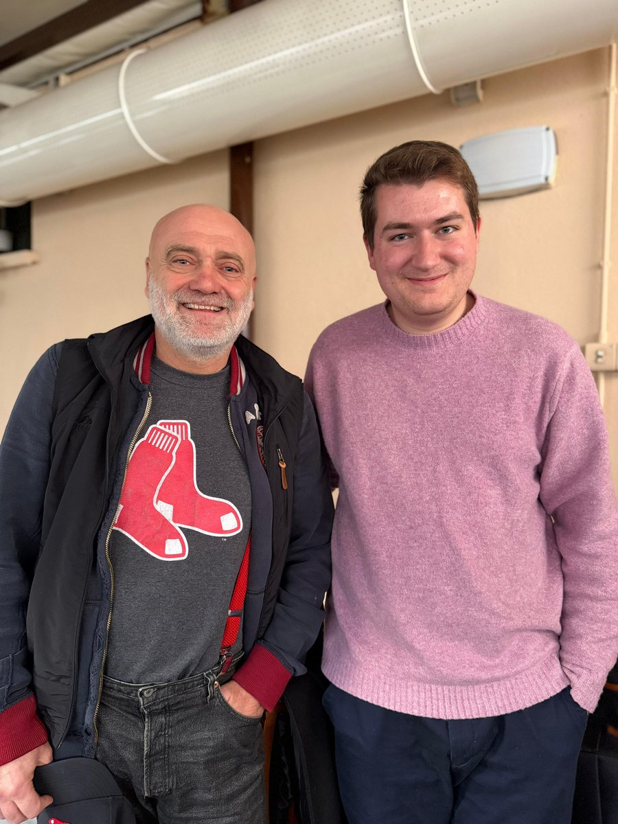Ora è accertato: sono stati due tassisti della stessa cooperativa del tassista ribelle Roberto “RedSox” Mantovani a tagliargli le gomme. 

Roberto è un amico, una persona dal coraggio straordinario che subisce un clima di minaccia permanente per aver scelto di denunciare